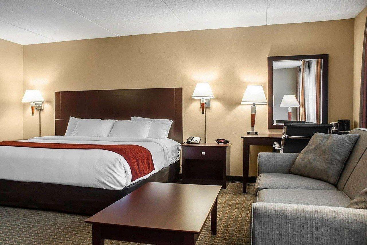 Comfort Inn & Suites Уотъртаун Екстериор снимка